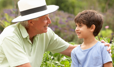 Vecchi e giovani: “ti ascolto nonno hai tanto da dirmi”